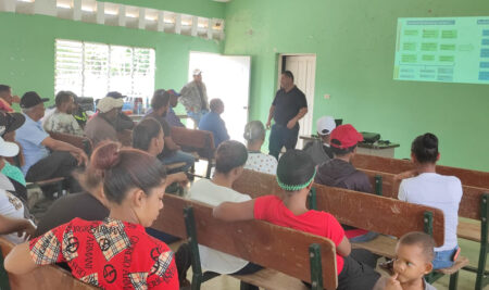Comunidades ganaderas de Monte Cristi aprenden a desarrollar su plan de finca