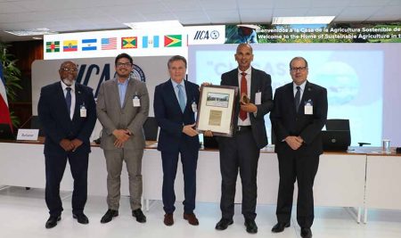 <trp-post-container data-trp-post-id='16639'>IICA rinde homenaje al CATIE en su 50 aniversario</trp-post-container>