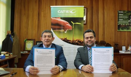 <trp-post-container data-trp-post-id='32902'>CATIE e INTA firman convenio para fortalecer la investigación y la formación profesional del sector agropecuario de Costa Rica</trp-post-container>