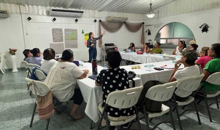 Mujeres emprendedoras de la economía verde y azul fortalecen sus habilidades en procesos de negociación