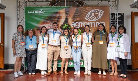 AMBIENTICO dedica su más reciente edición al aporte del CATIE en agronegocios sostenibles en la región