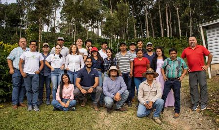 <trp-post-container data-trp-post-id='38223'>Jóvenes emprendedores del Trifinio fortalecen sus conocimientos en híbridos de café para la resiliencia climática</trp-post-container>