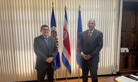 CATIE e IICA fortalecen su cooperación para impulsar la agricultura y la educación en las Américas