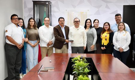 Decano del CATIE recibe reconocimiento internacional por su impacto social y comunitario
